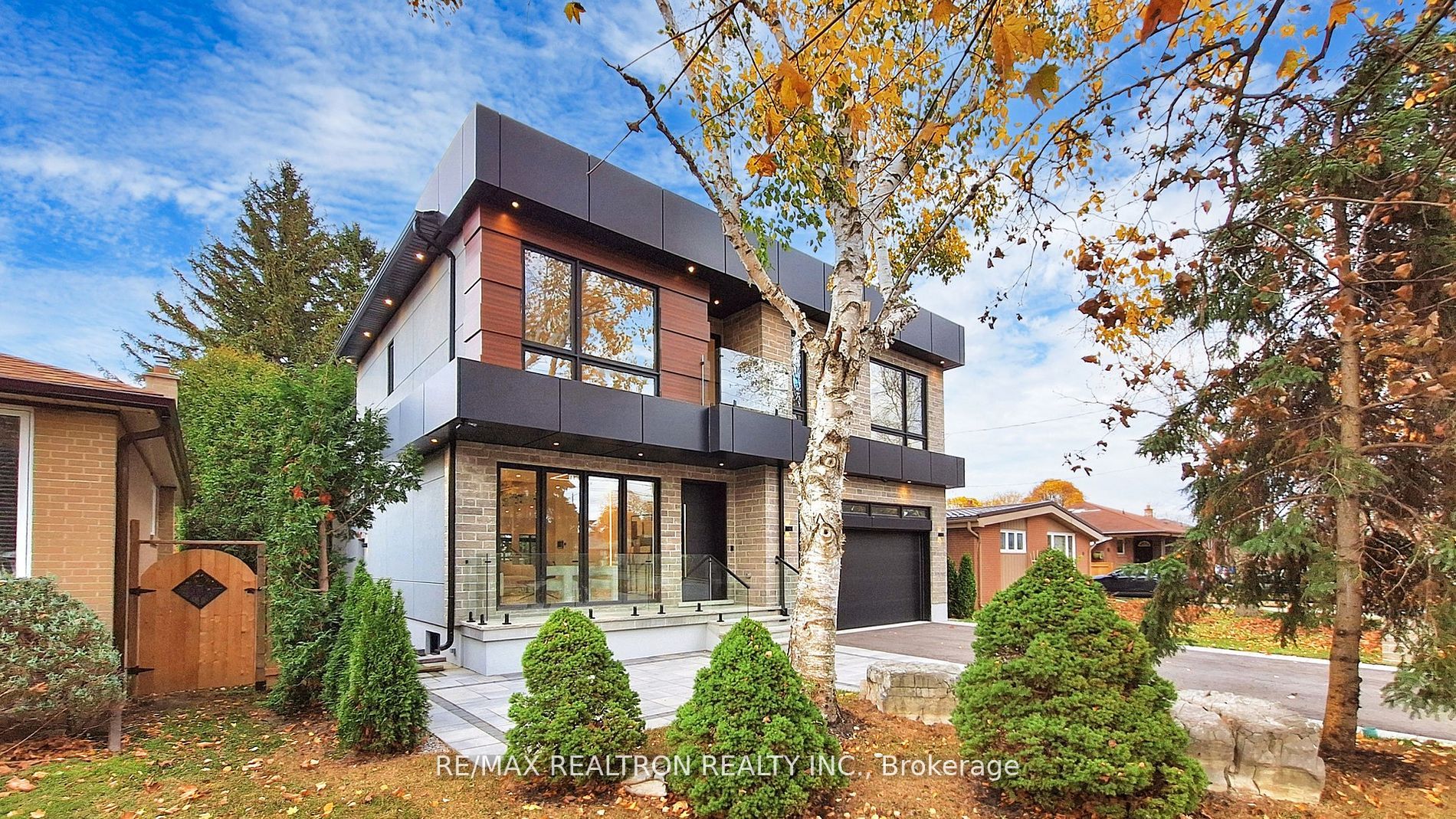 84 Murray Drive, Aurora, ON L4G 2C3