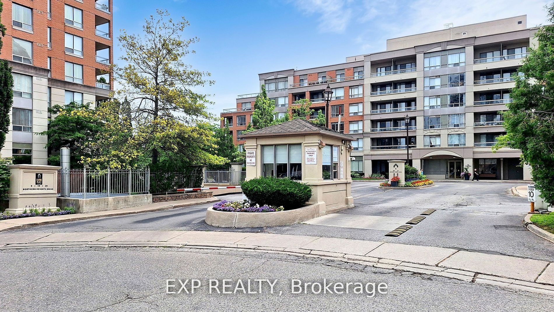 29 Northern Heights Drive PH6, Richmond Hill, ON L4B 4L8