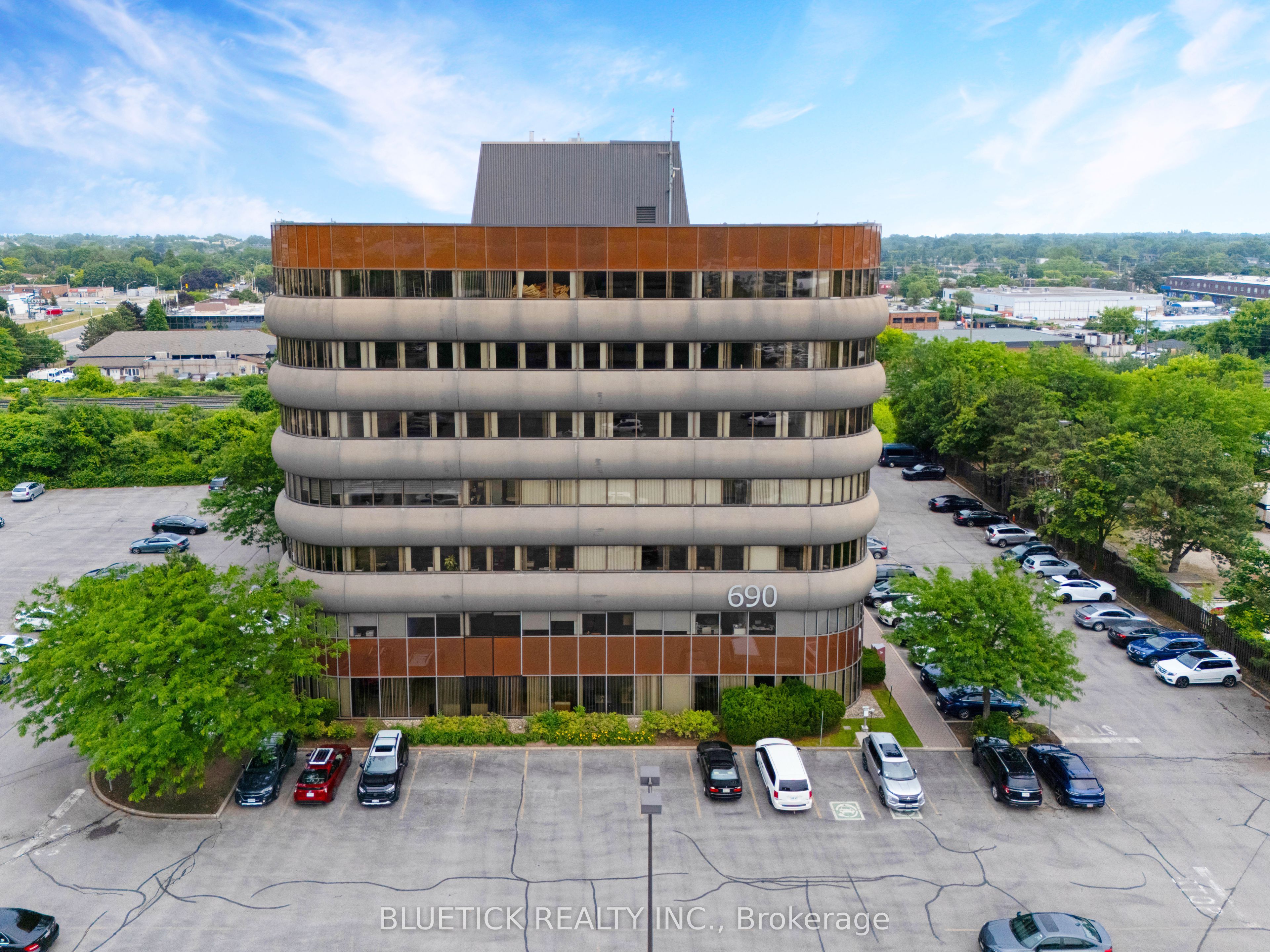 690 Dorval Drive 600, Oakville, ON L6K 3V7