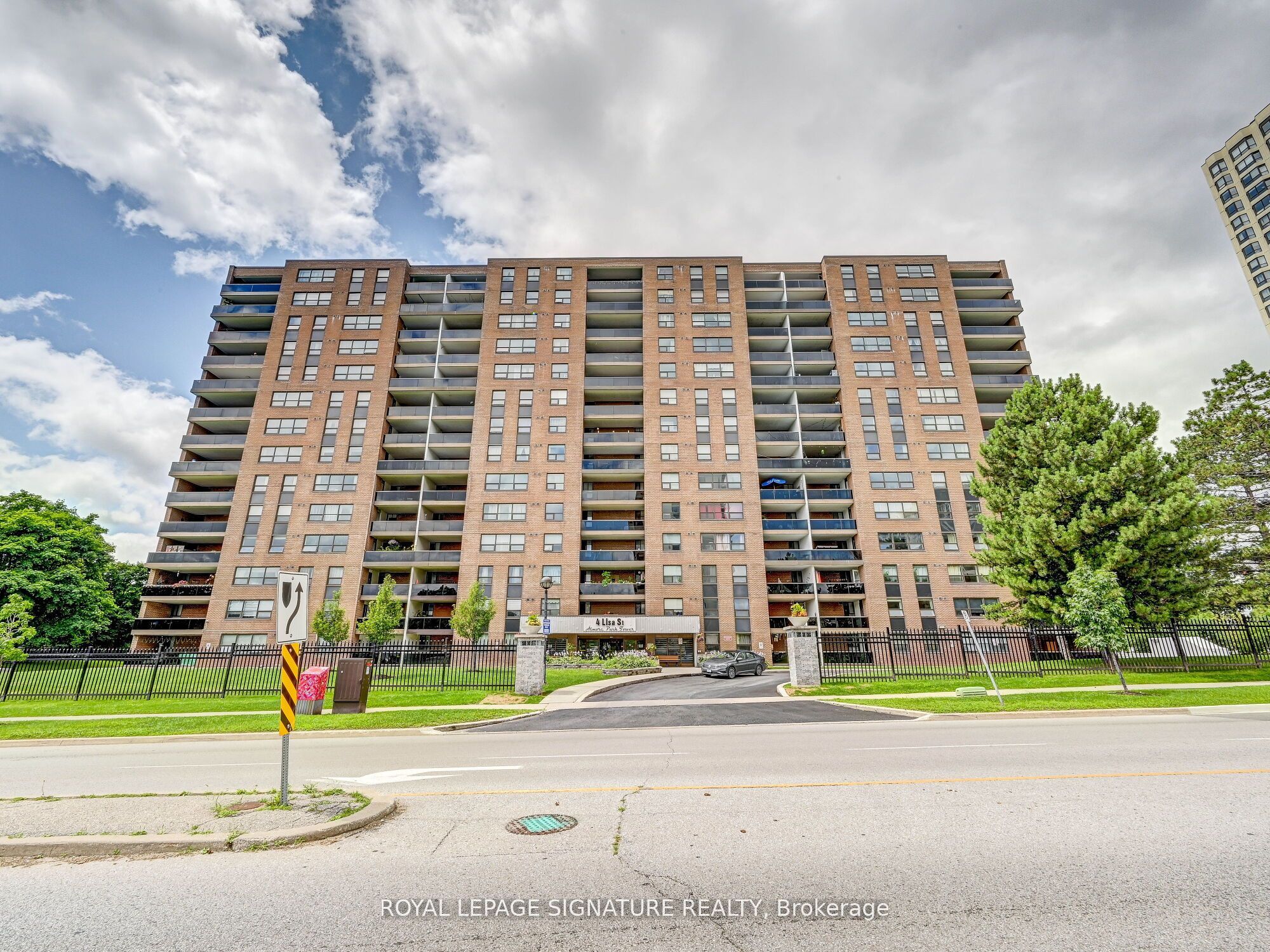 4 Lisa Street 1411, Brampton, ON L6T 4B6