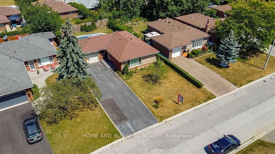 22 Duncannon Crescent, Brampton, ON L6T 3G1