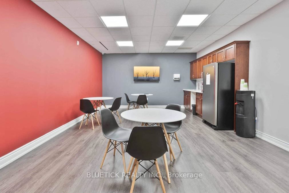 5500 North Service Road 300-20, Burlington, ON L7L 6W6