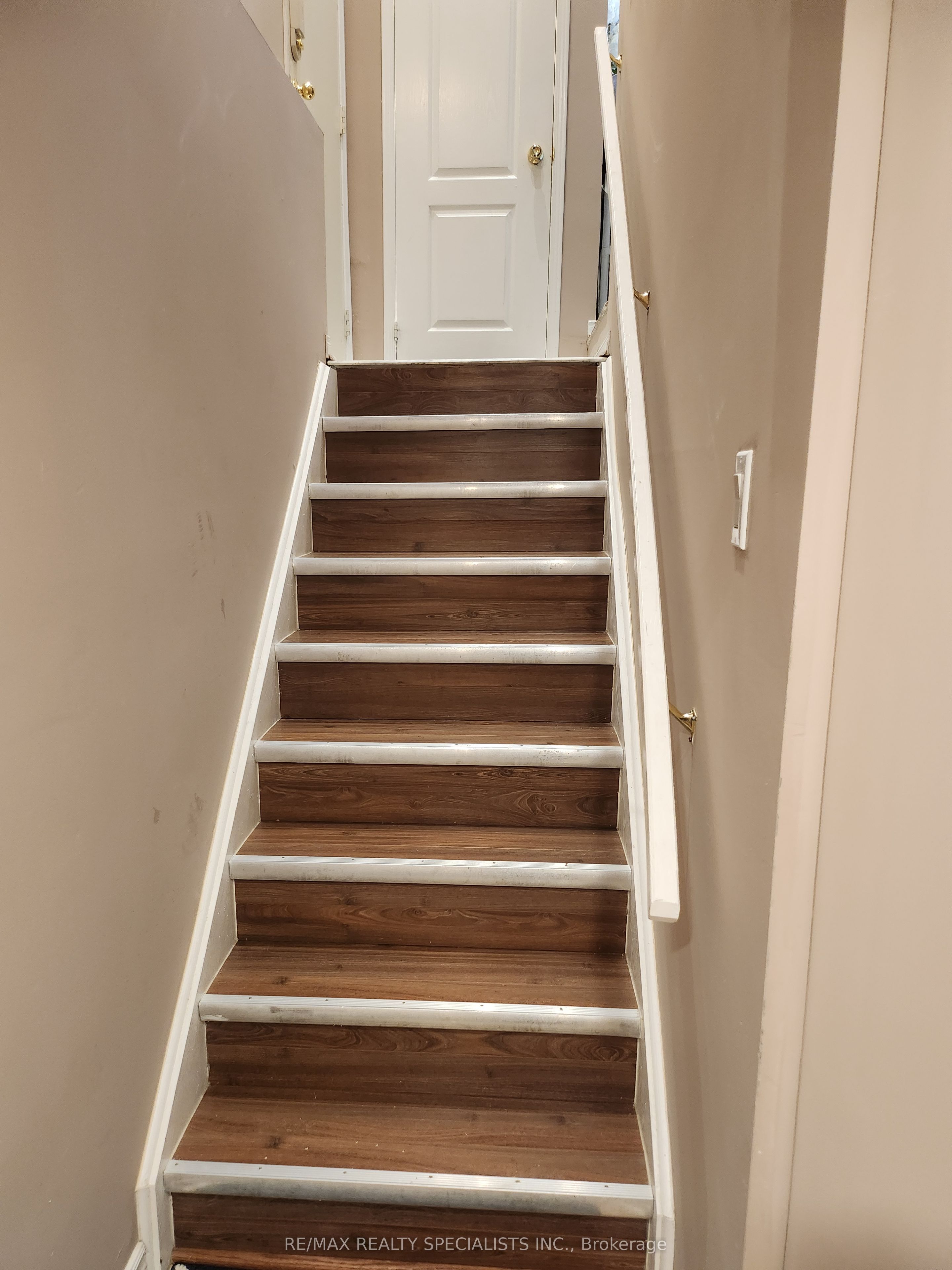923 Mantle Crescent, Mississauga, ON L5V 2G4