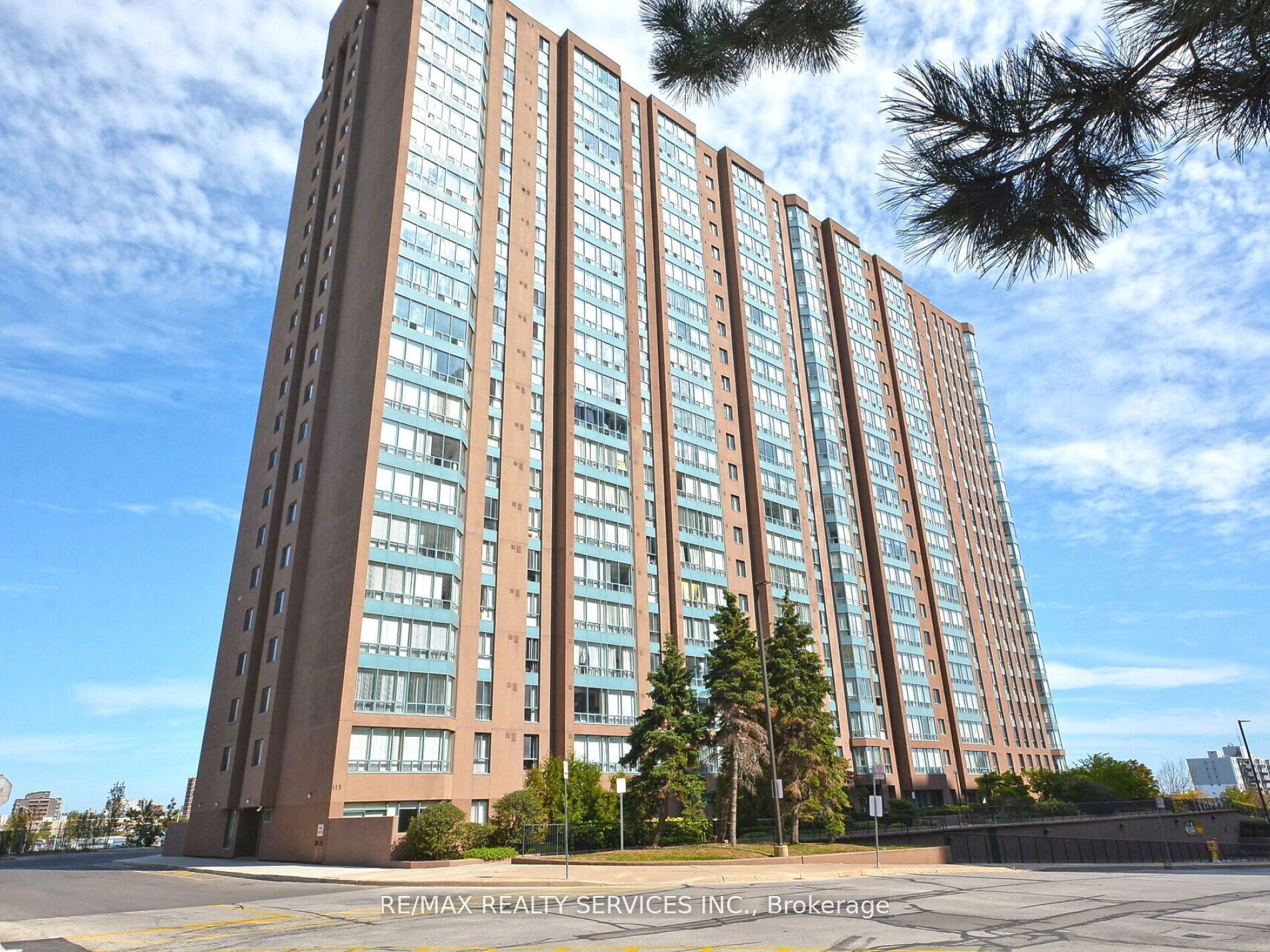 115 Hillcrest Avenue Ph14, Mississauga, ON L5B 3Y9