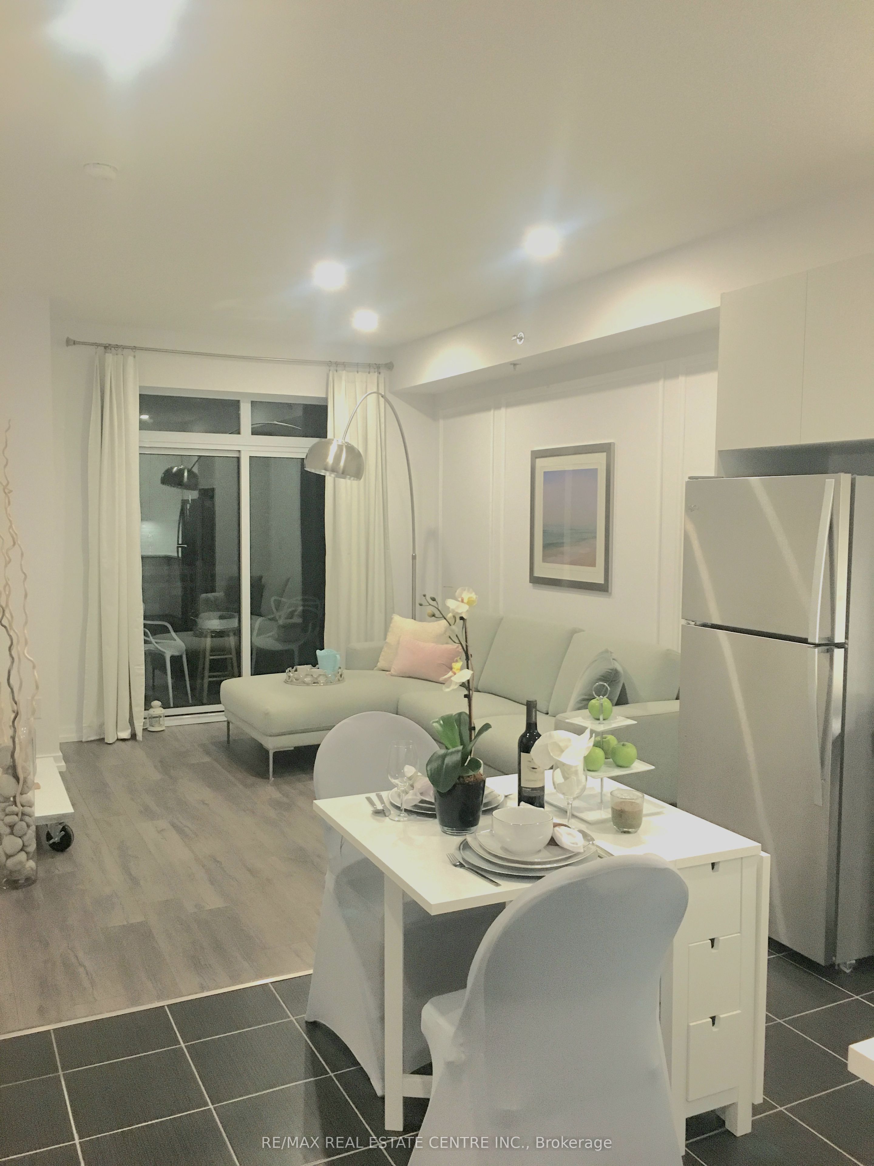 2490 Old Bronte Road 402, Oakville, ON L6M 0Y5