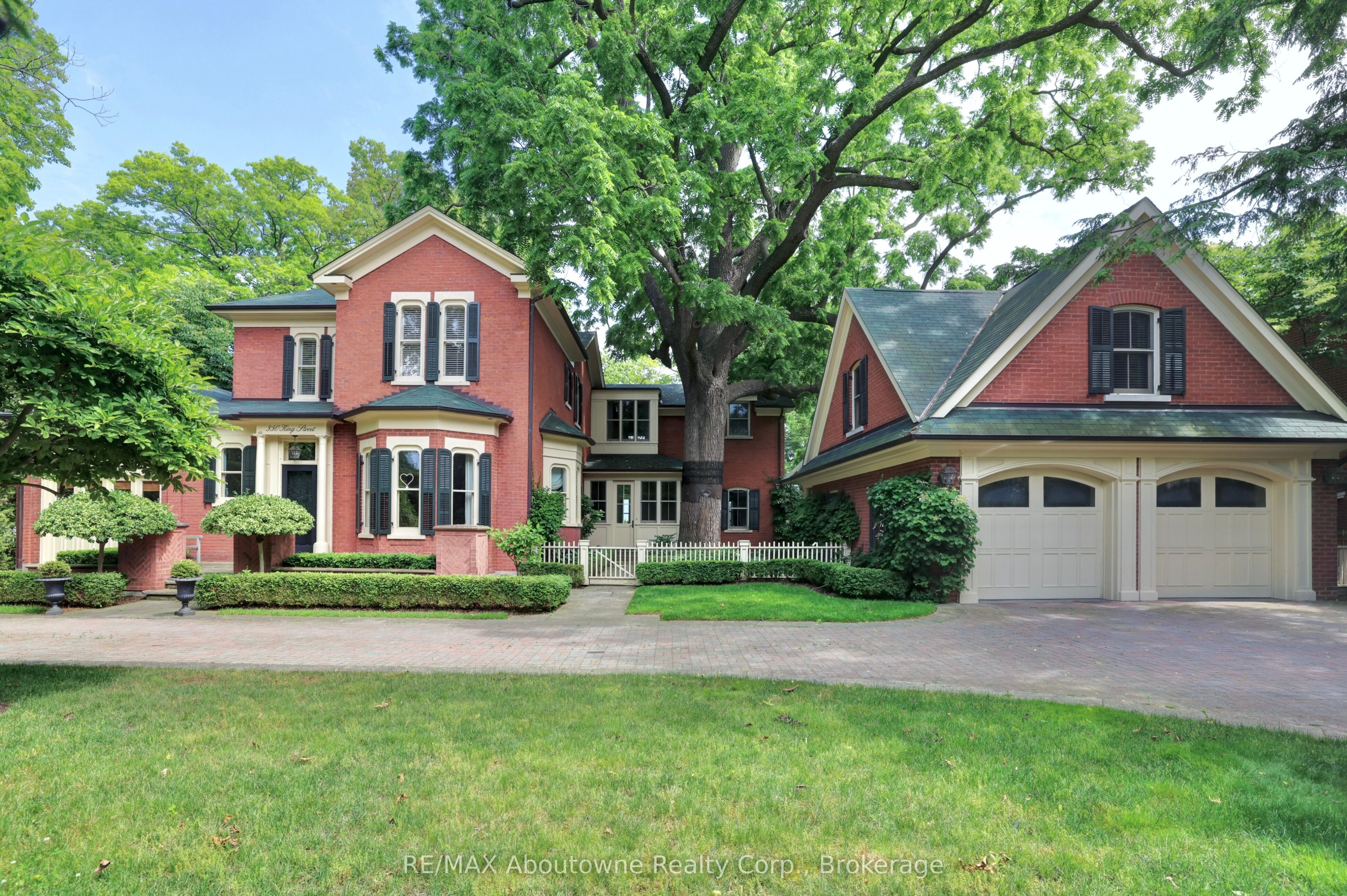 350 King Street, Oakville, ON L6J 1C2