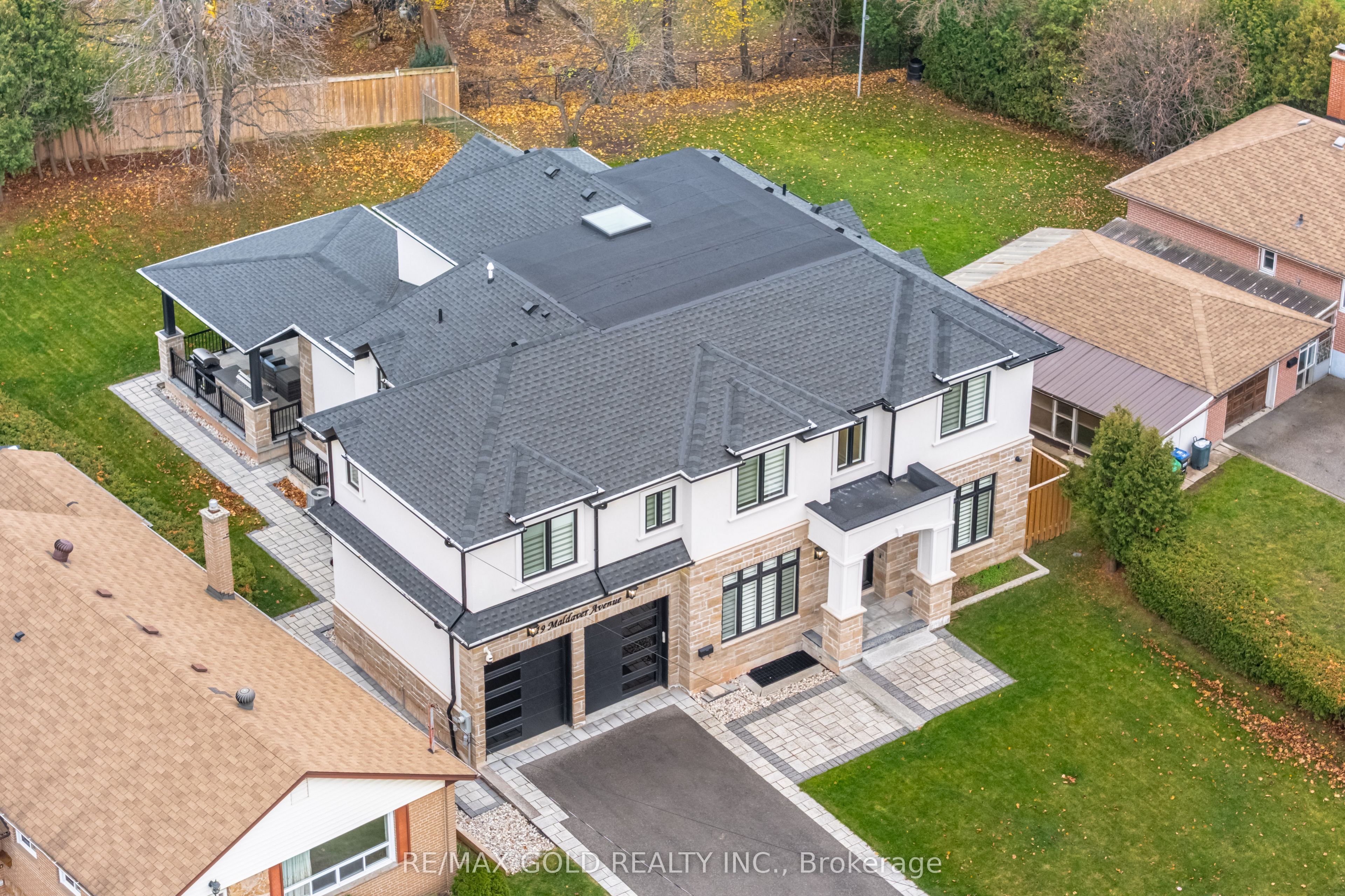 19 Maldaver Avenue, Mississauga, ON L5M 1W4