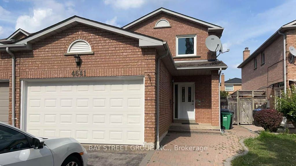 4641 Crosscreek Court, Mississauga, ON L5V 1G5
