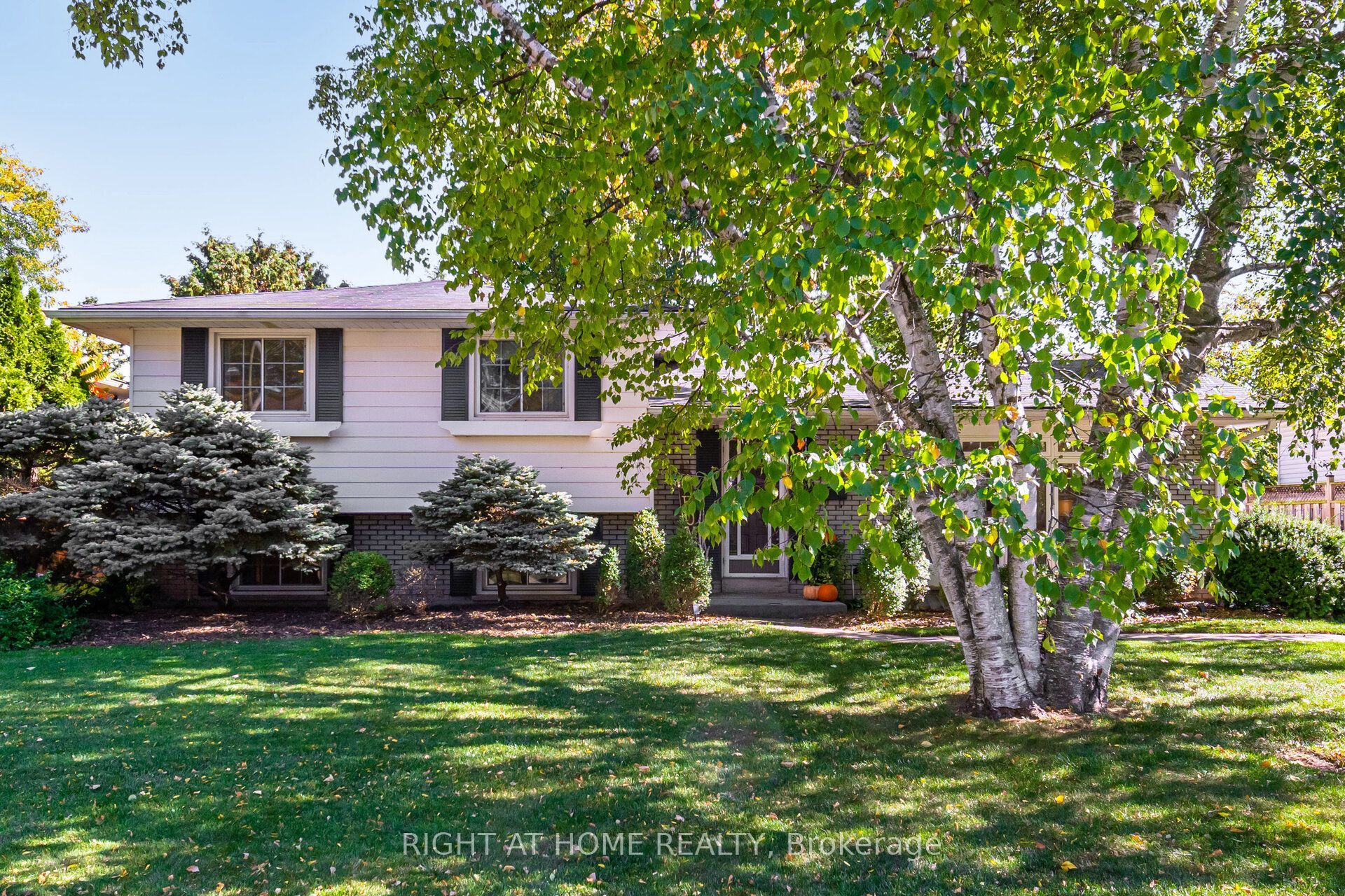 5188 Cherryhill Crescent, Burlington, ON L7L 4C4