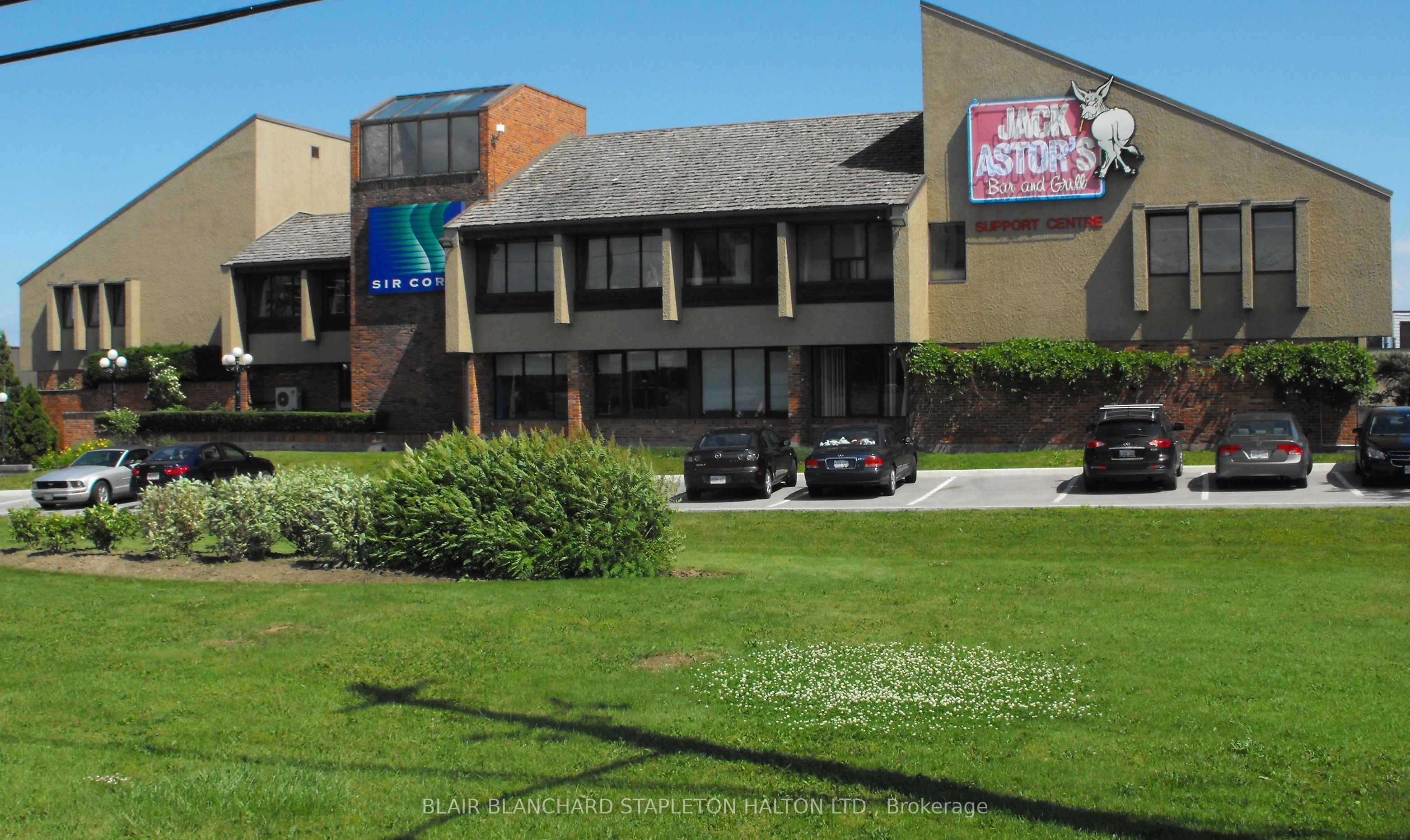 5360 South Service Road 201, Burlington, ON L7L 5L1