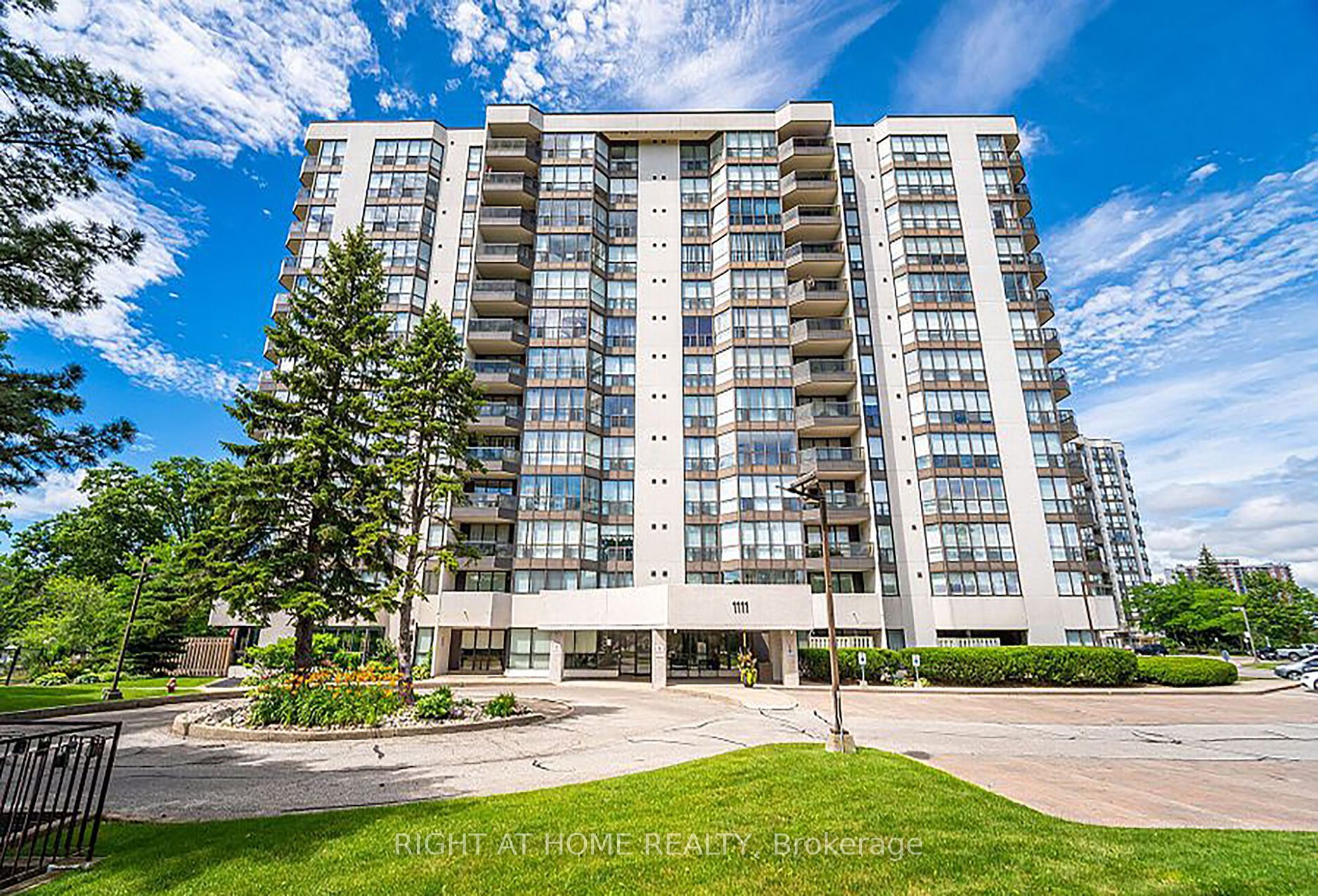 1111 Bough Beeches Boulevard 803, Mississauga, ON L4W 4N1