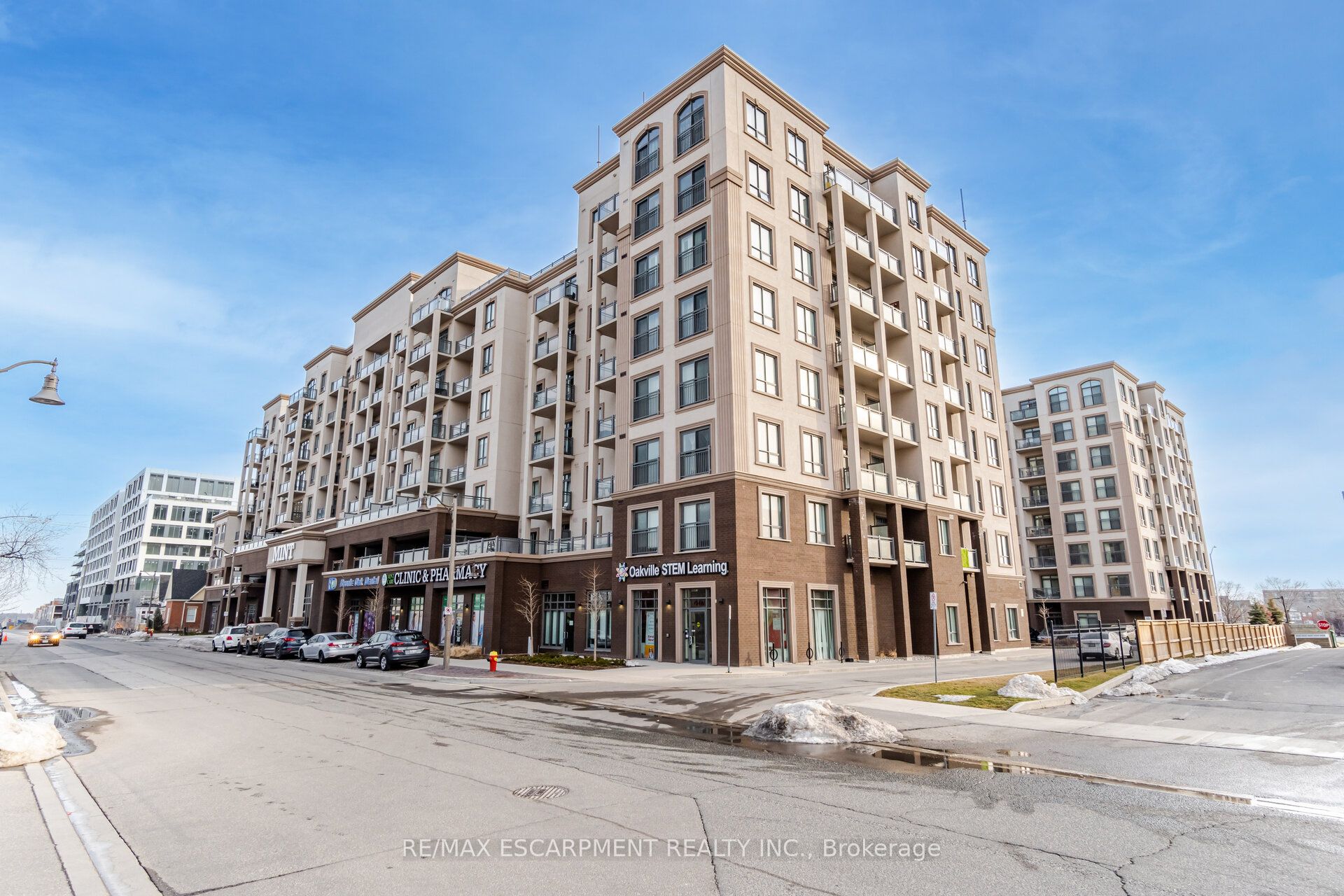 2486 Old Bronte Road PH #811, Oakville, ON L6M 0Y4
