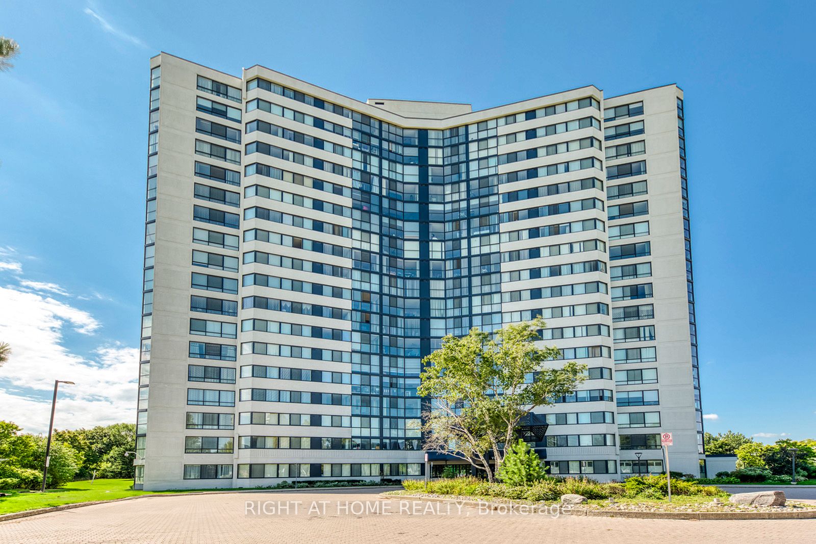1360 Rathburn Road E 1603, Mississauga, ON L4W 4H4