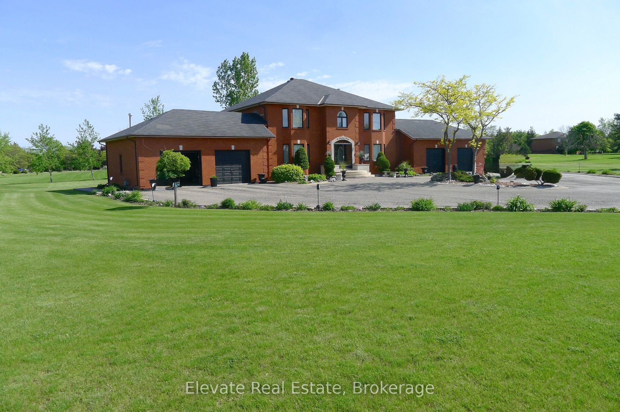 16 Fenton Way, Brampton, ON L6P 0P5