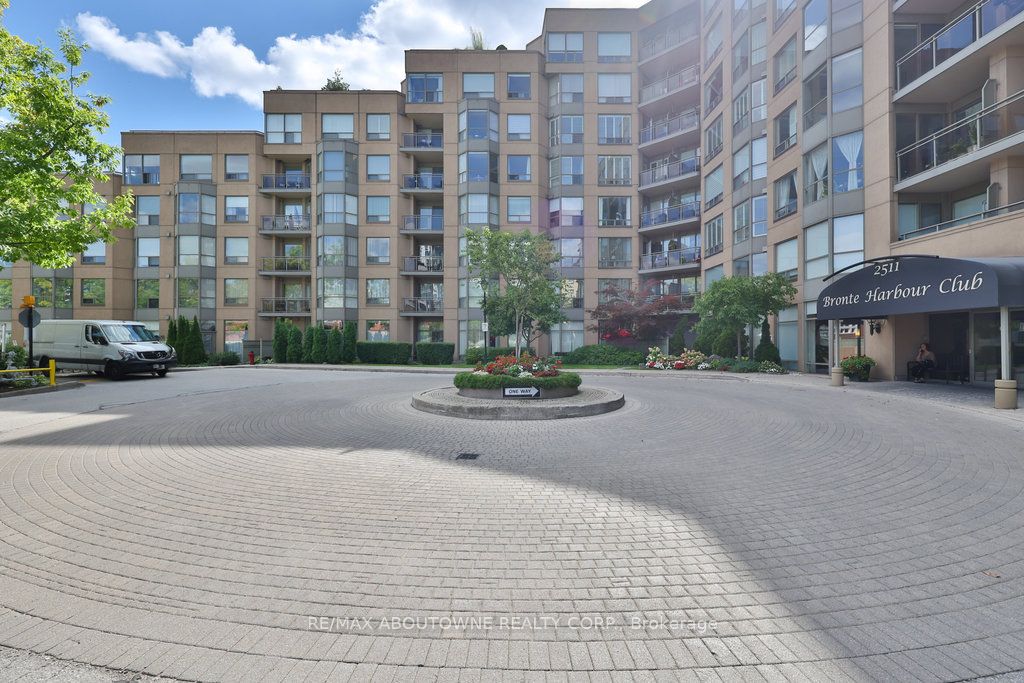 2511 Lakeshore Road W 801, Oakville, ON L6L 6L9