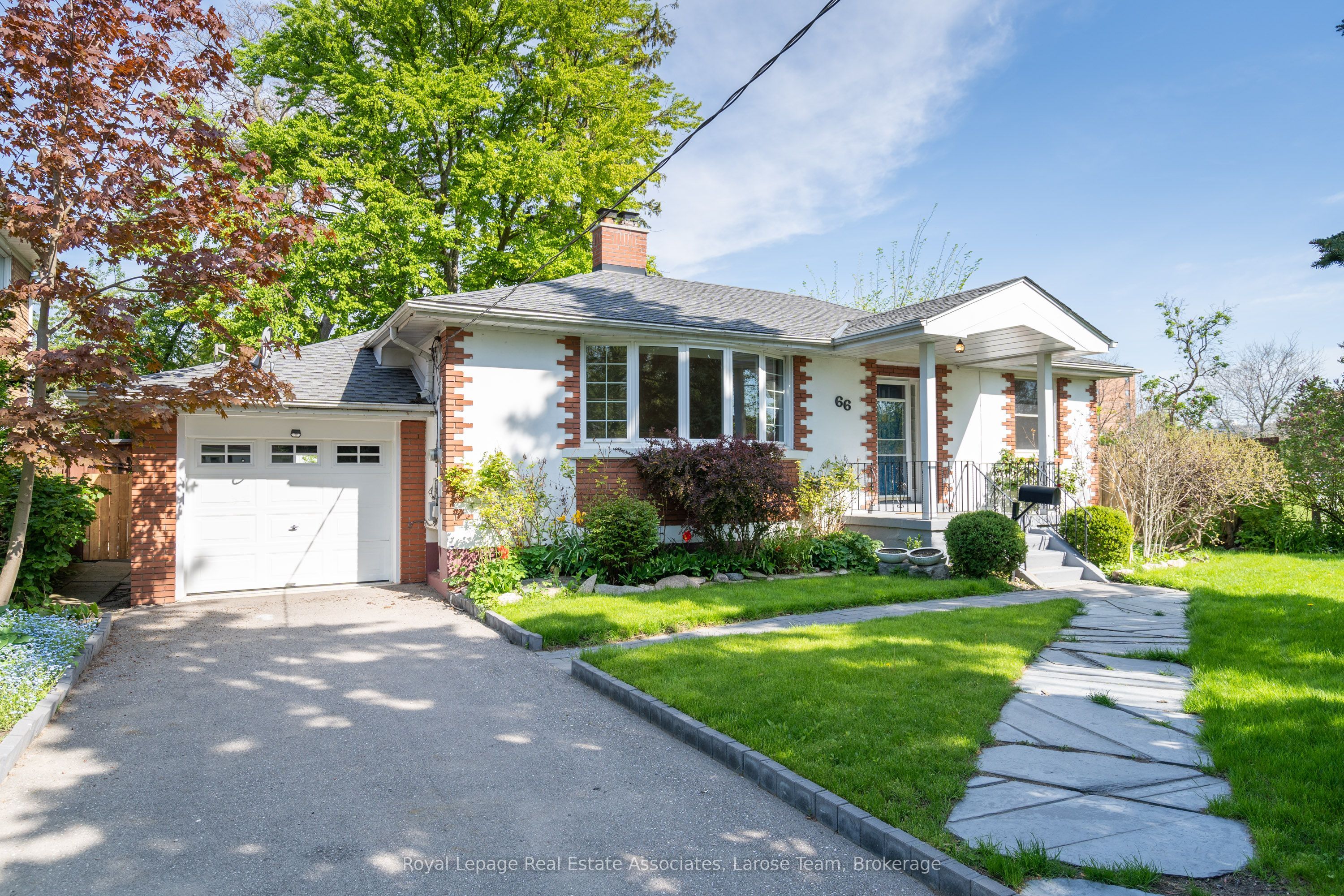 66 Minnewawa Road, Mississauga, ON L5G 1C7