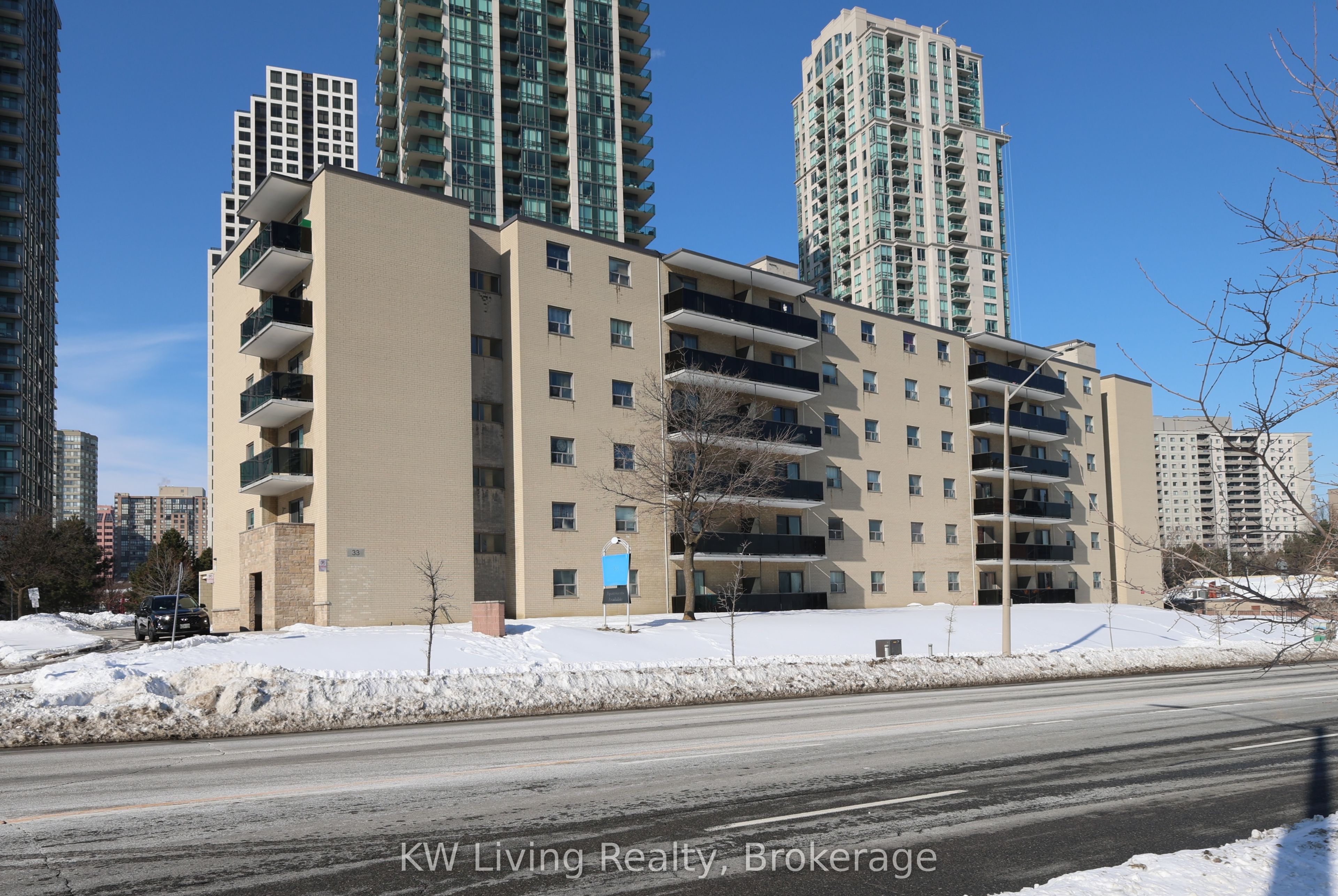 33 Central Parkway W 203, Mississauga, ON L5B 1L4