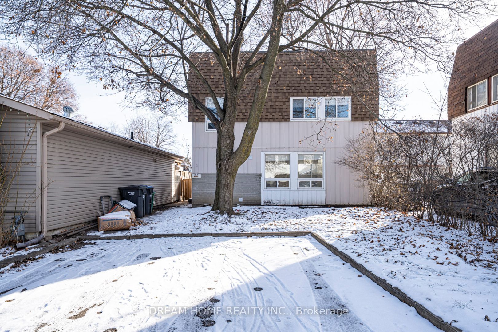22 Hazelglen Court Upper level, Brampton, ON L6S 1N7